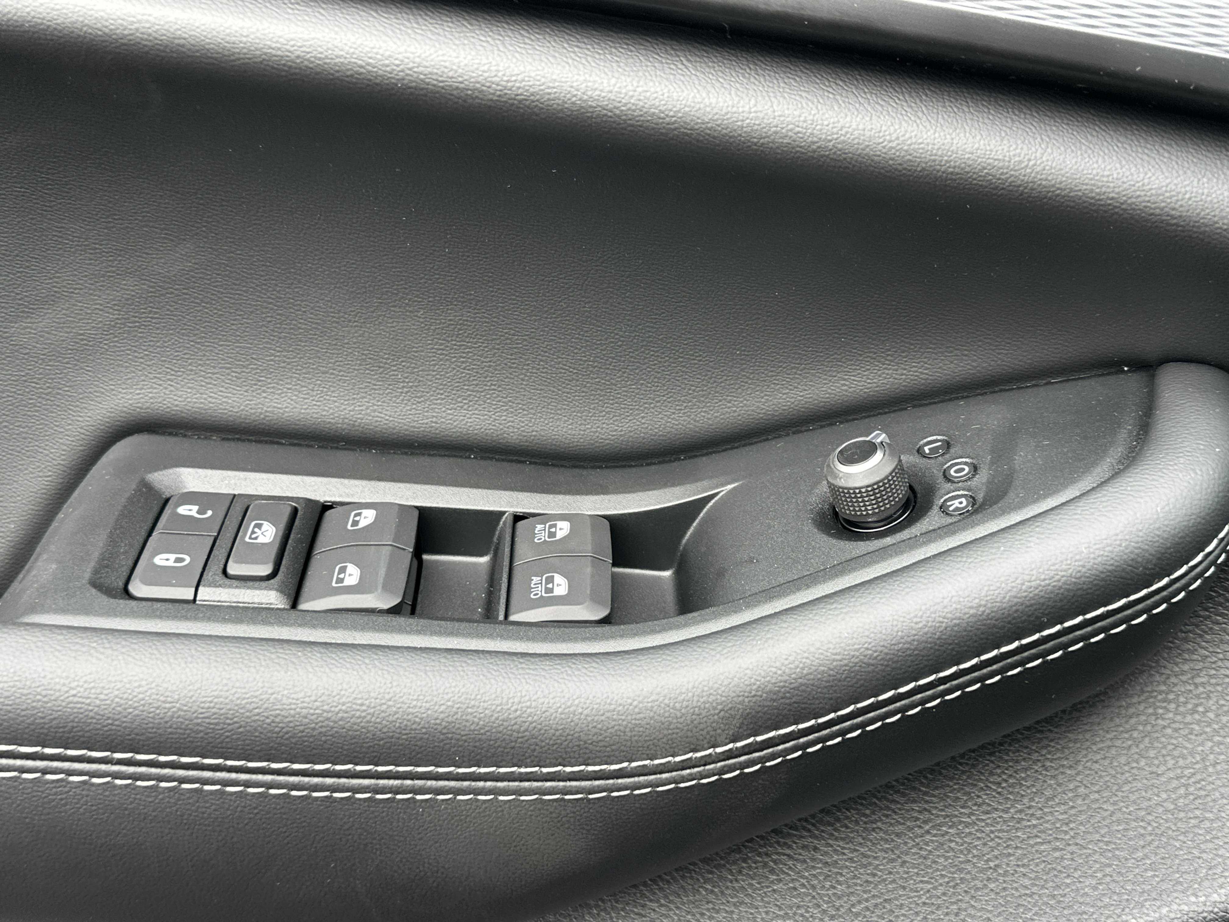 New 2025 Jeep Grand Cherokee Altitude image 12