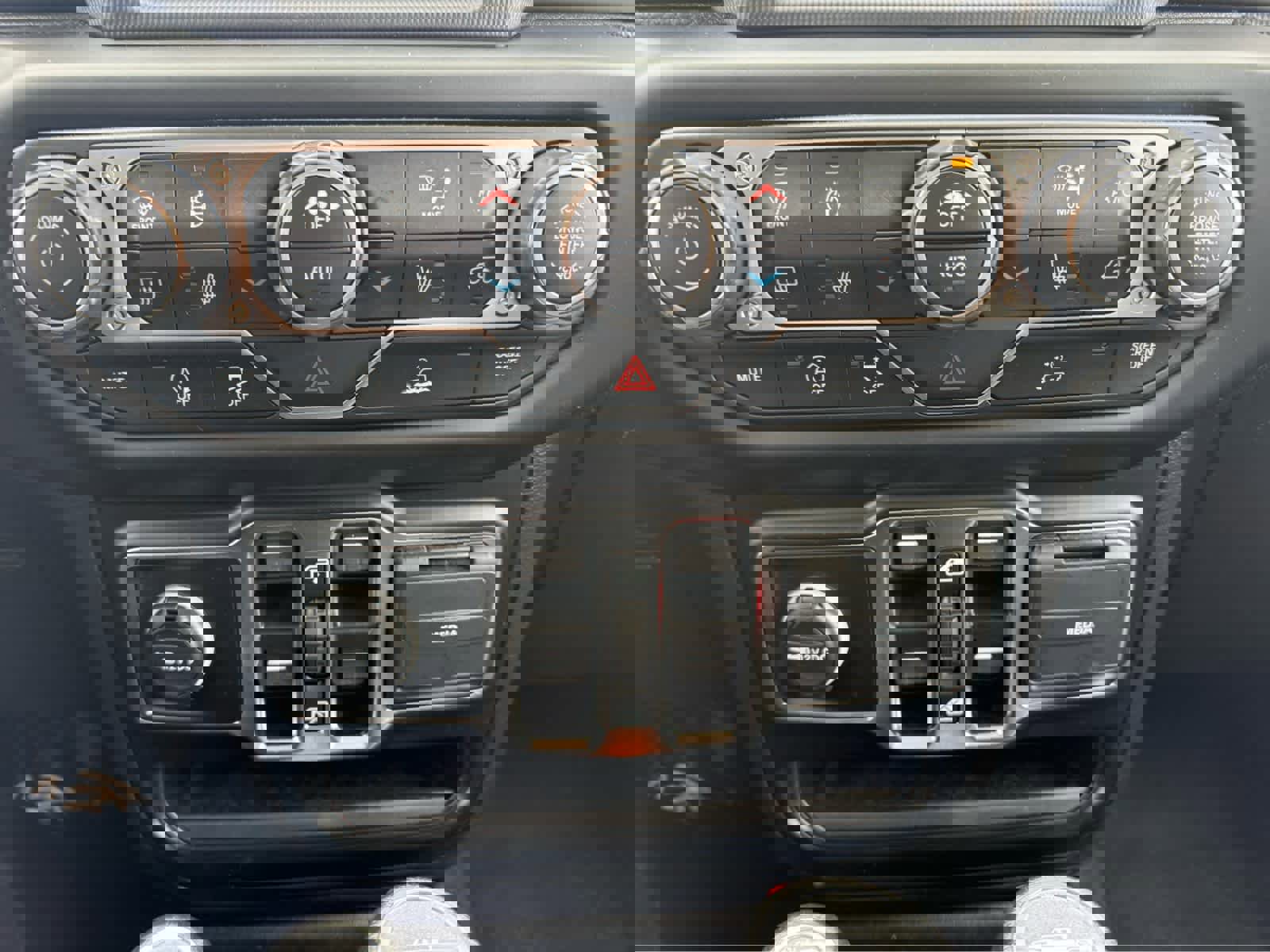 Used 2023 Jeep Gladiator Sport AWD/4WD image 31