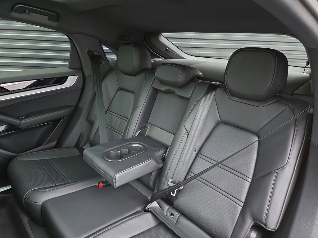 Certified 2026 Porsche Cayenne Coupe image 16