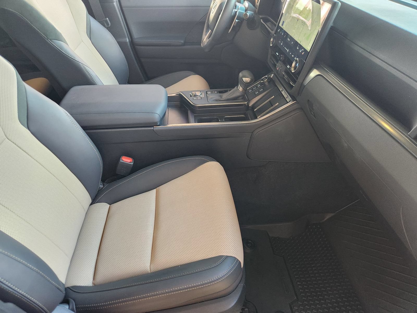 Used 2025 Lexus GX 550 AWD/4WD image 13