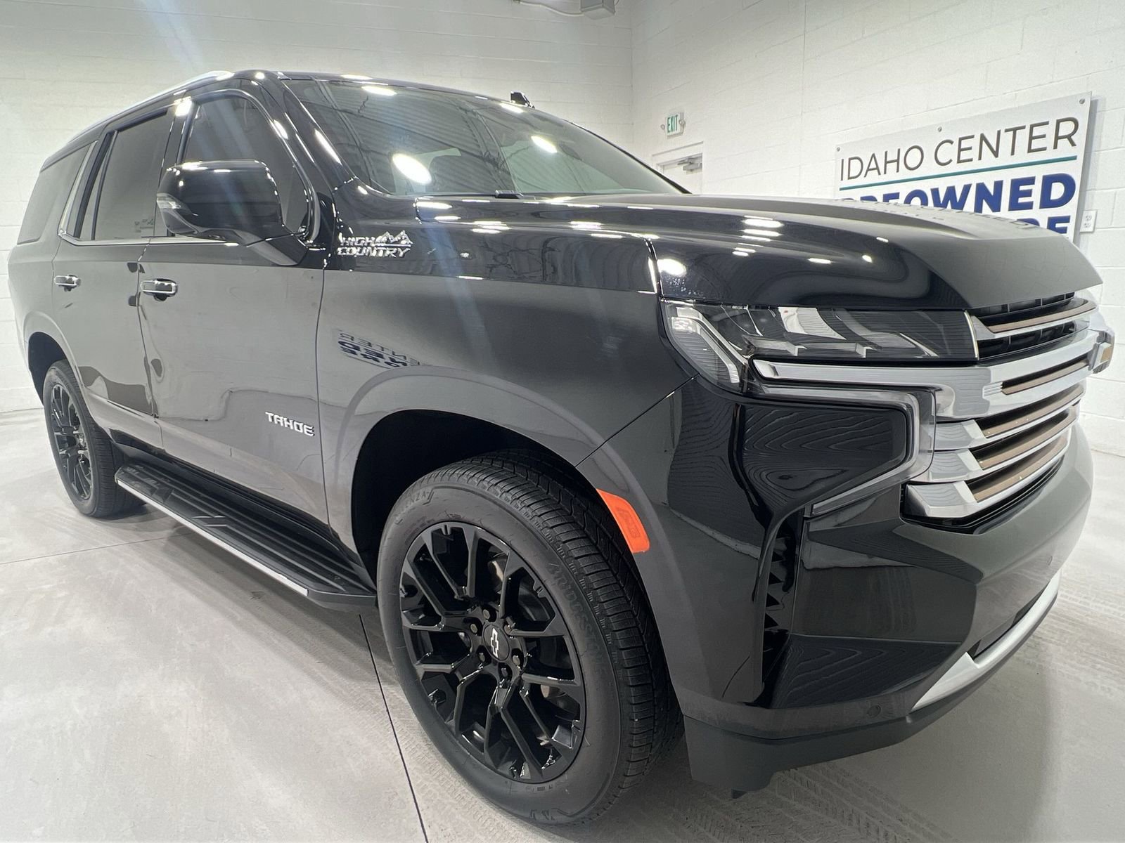 Used 2024 Chevrolet Tahoe High Country image 2