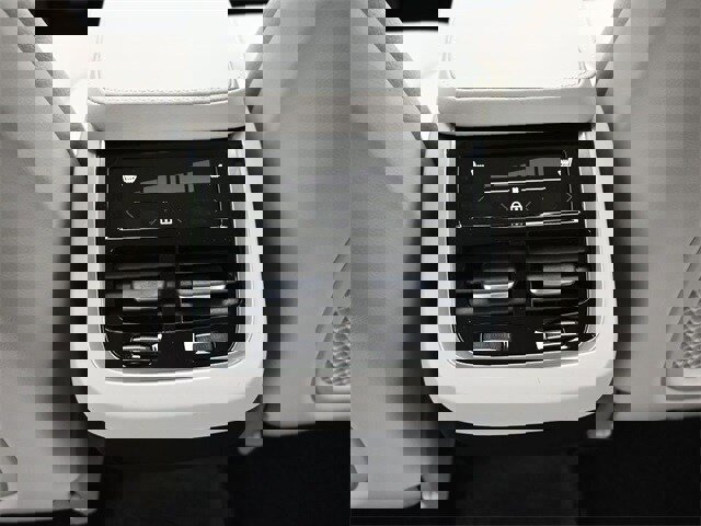 New 2025 Volvo XC90 B6 Plus w/ Protection Package Premier image 24