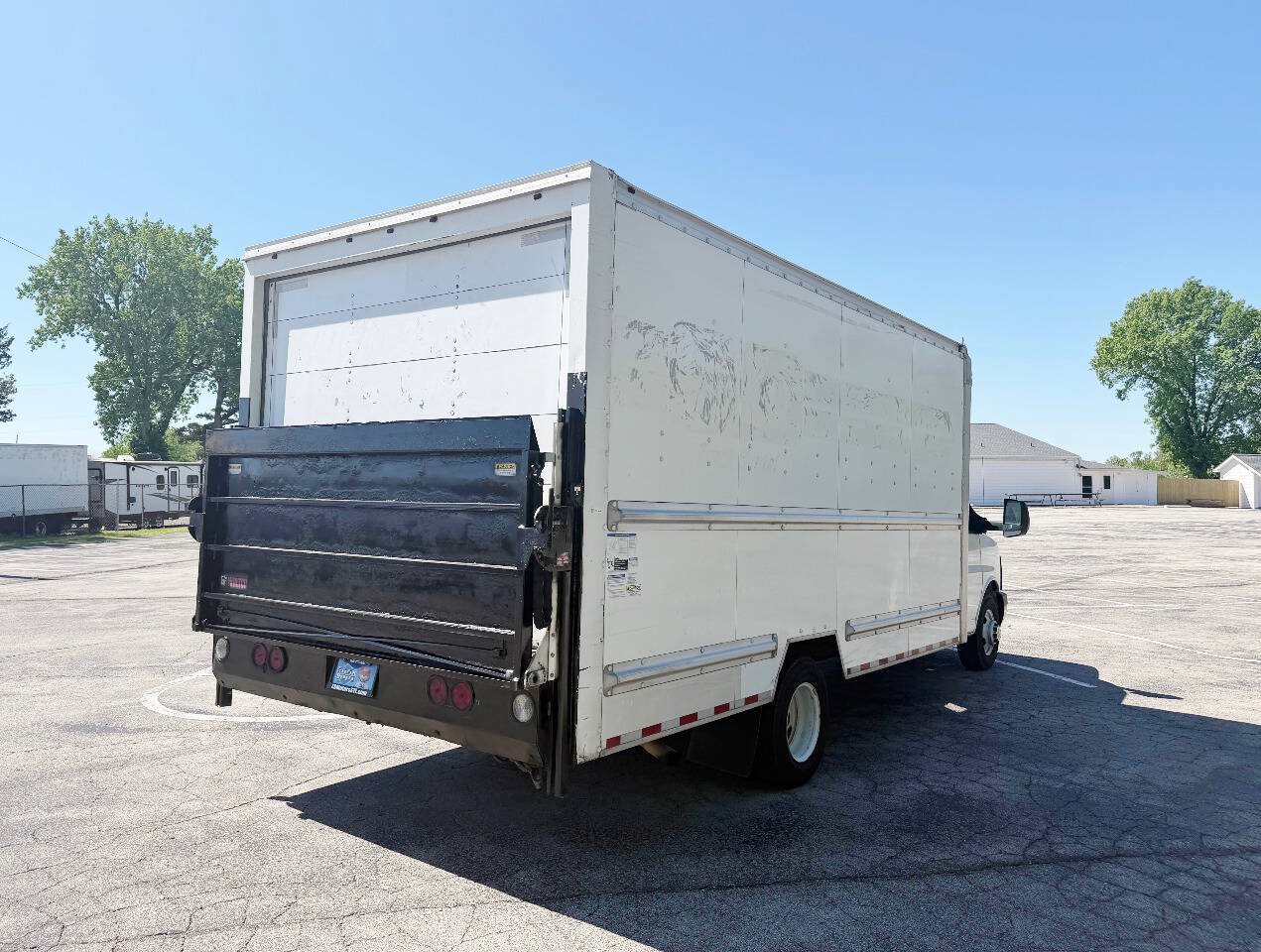 Used 2017 GMC Savana 3500 Extended RWD image 5