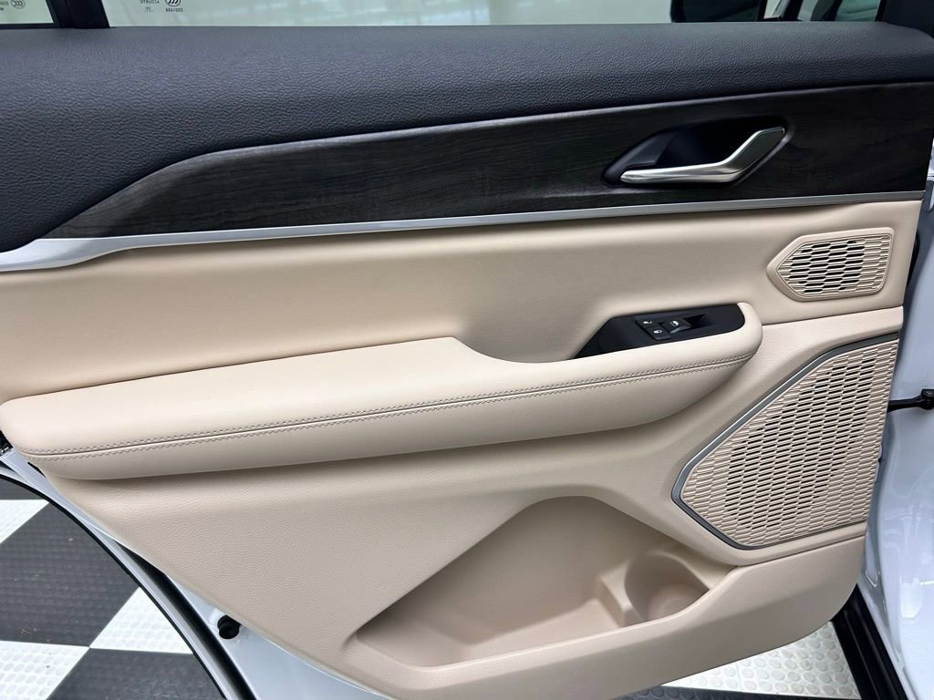 New 2026 Jeep Grand Cherokee L Limited image 13