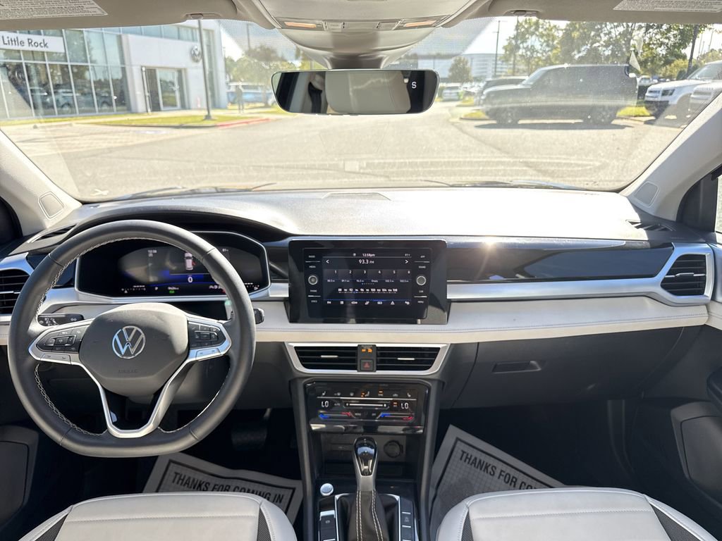 Used 2025 Volkswagen Taos SE image 28