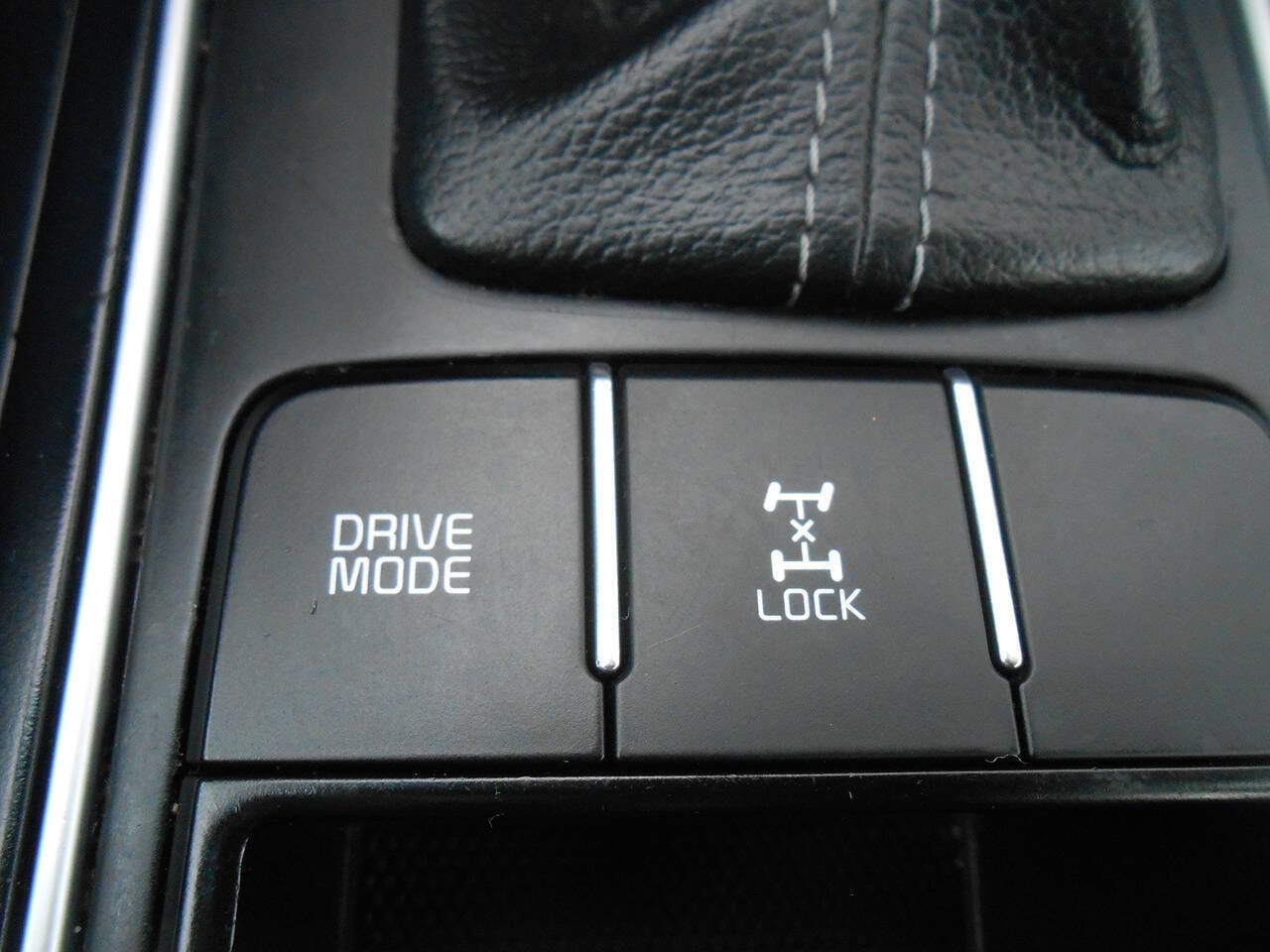 Used 2019 Kia Sorento AWD V6 image 16