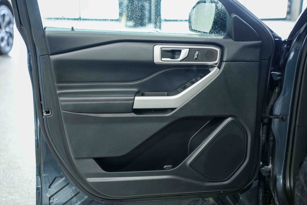 Used 2024 Ford Explorer XLT image 11