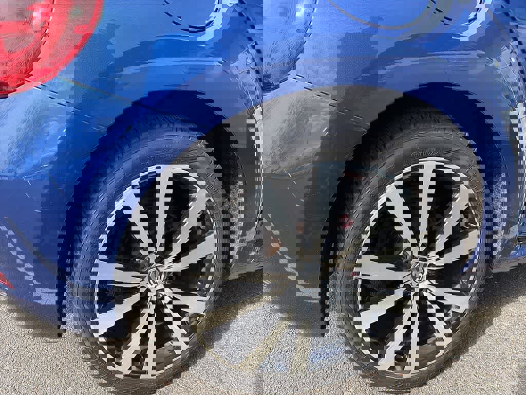 Used 2014 Volkswagen Beetle R-Line image 8