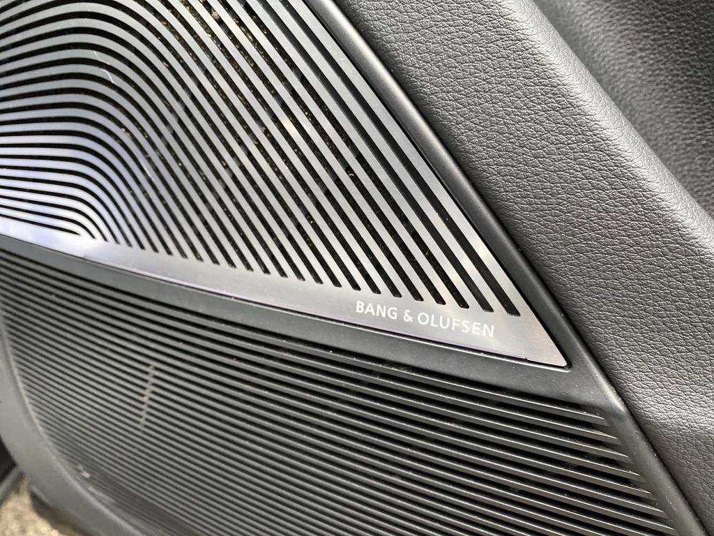 Used 2022 Audi RS Q8 w/ Carbon Optic Package image 42