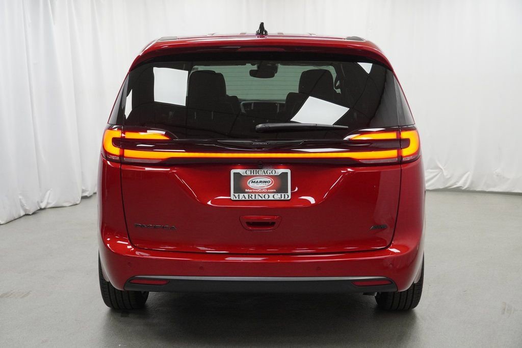 New 2026 Chrysler Pacifica Select image 10