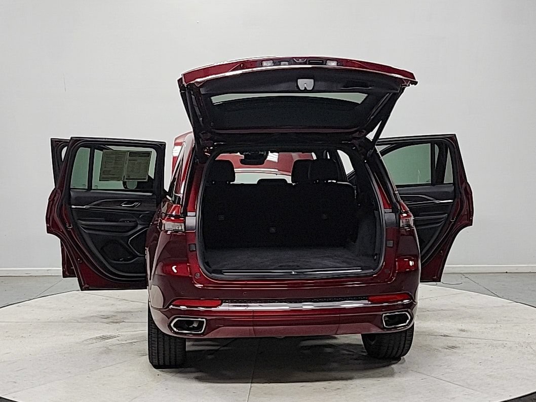 Used 2023 Jeep Grand Cherokee Overland AWD/4WD image 14