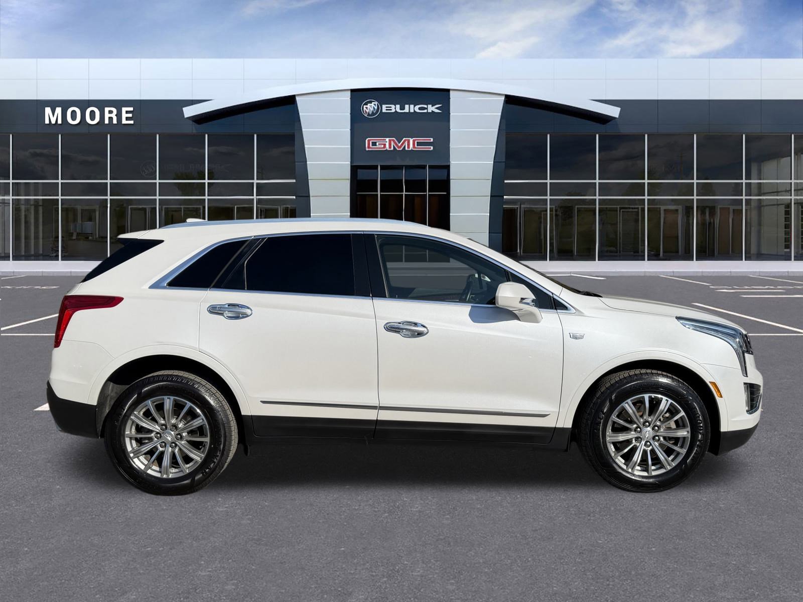Used 2017 Cadillac XT5 Luxury w/ LPO, Wheel Lock Package image 4