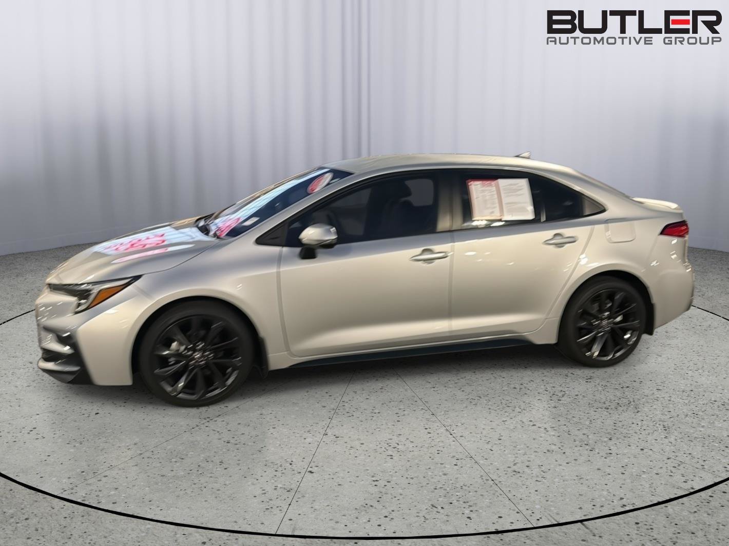 Certified 2025 Toyota Corolla SE FWD image 3