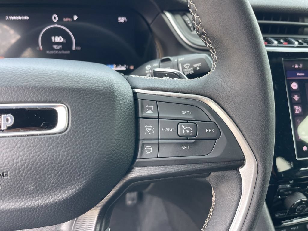 Used 2025 Jeep Grand Cherokee Altitude AWD/4WD image 22
