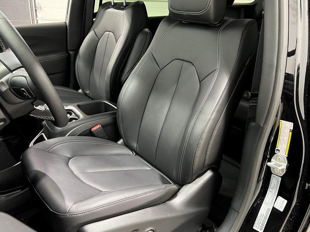 New 2026 Chrysler Voyager LX image 8