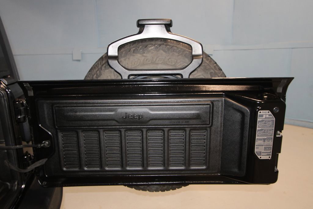 Used 2021 Jeep Wrangler Sport S image 33