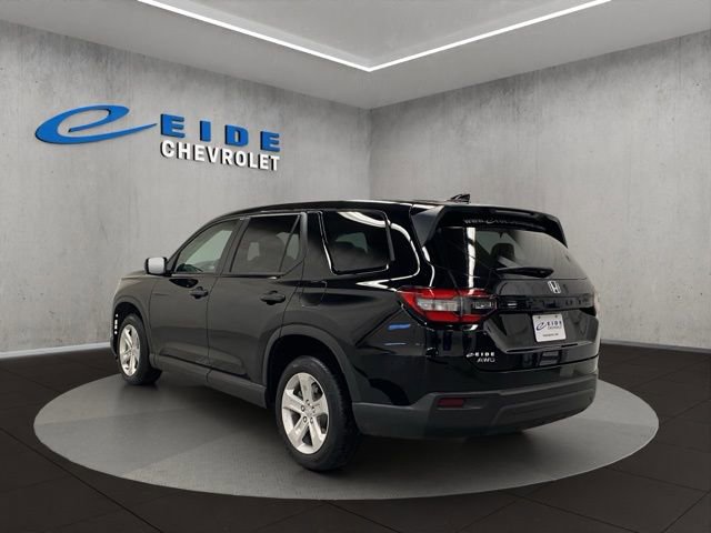 Used 2023 Honda Pilot LX image 6