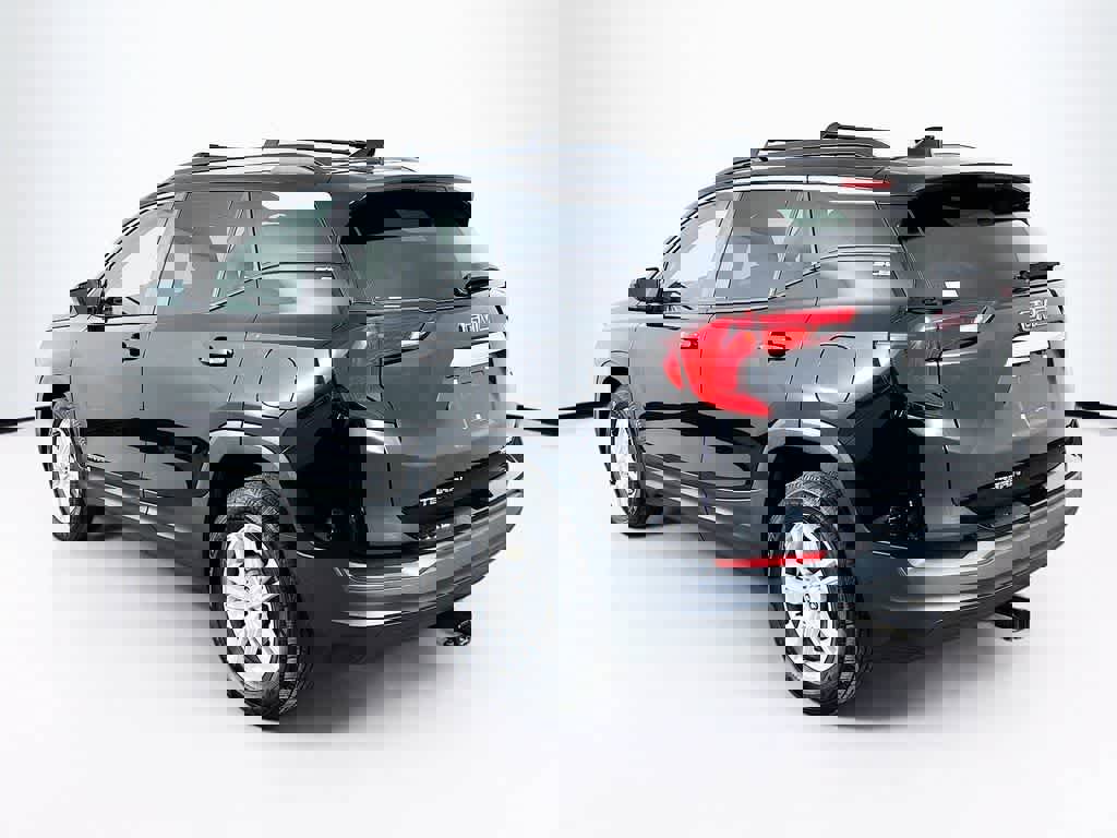 Used 2021 GMC Terrain SLE w/ Driver Convenience Package image 4