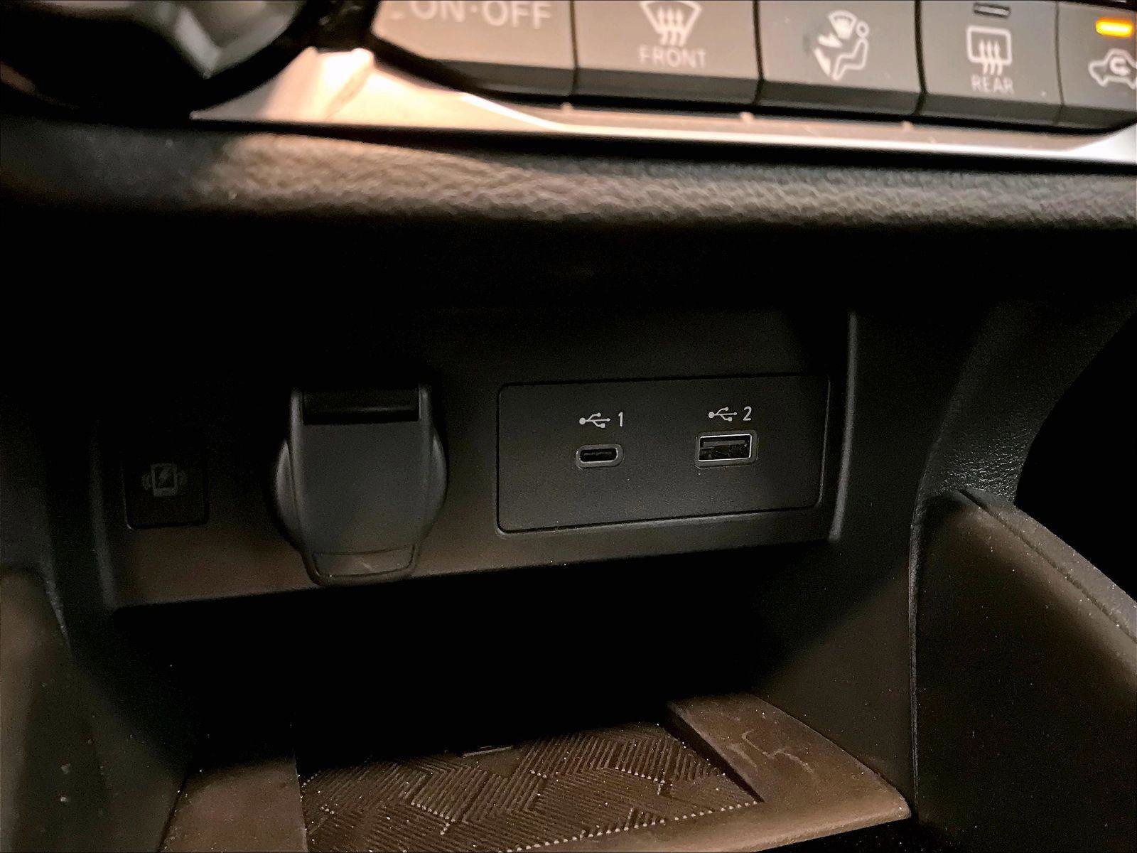 Used 2024 Nissan Versa SR w/ Trunk Package FWD image 31
