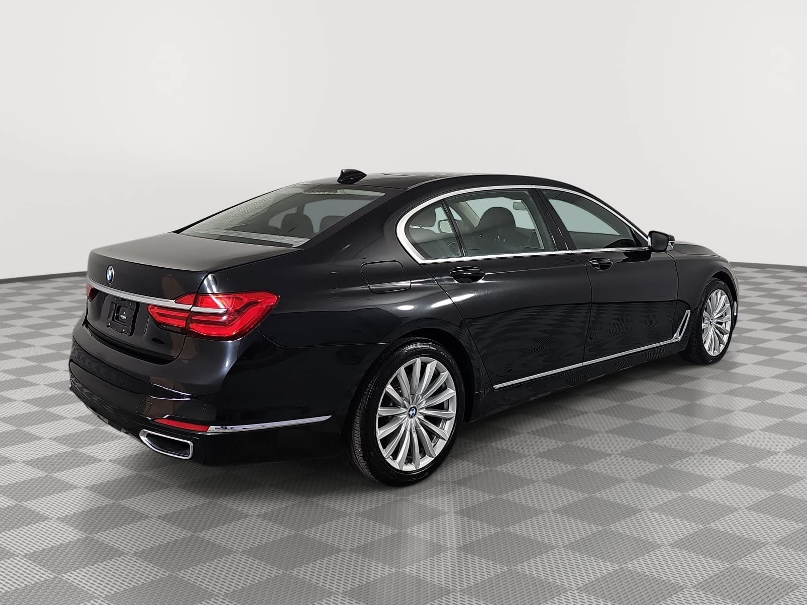 Used 2018 BMW 740i w/ Driver Assistance Package RWD image 8