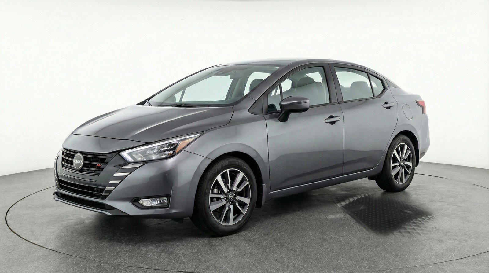 Used 2025 Nissan Versa SV image 3