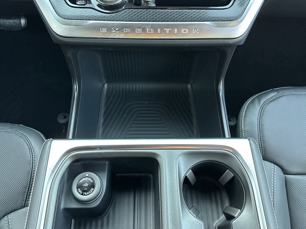 New 2026 Ford Expedition Platinum w/ Stealth Performance Package image 32