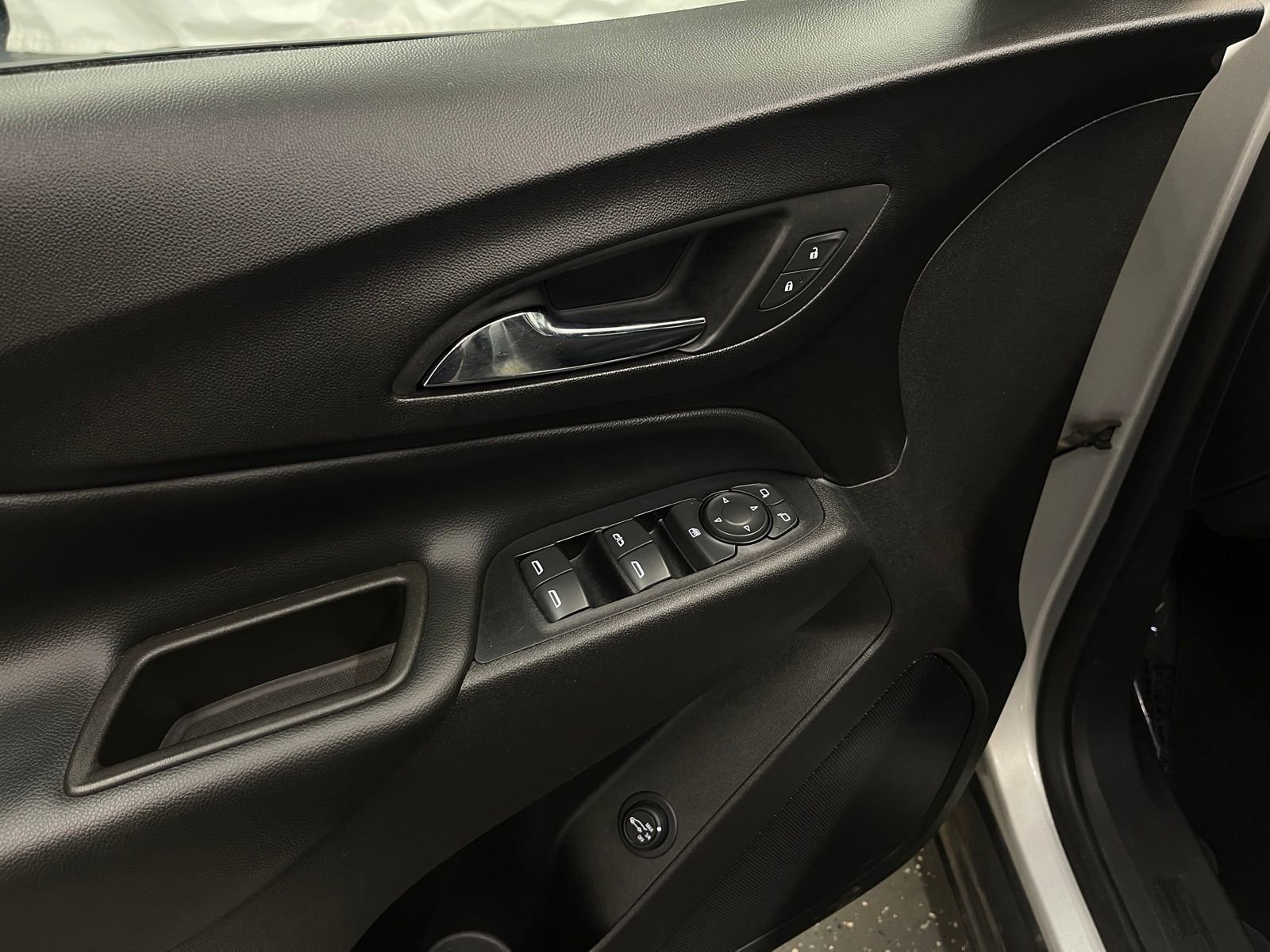 Used 2020 Chevrolet Equinox LT image 10