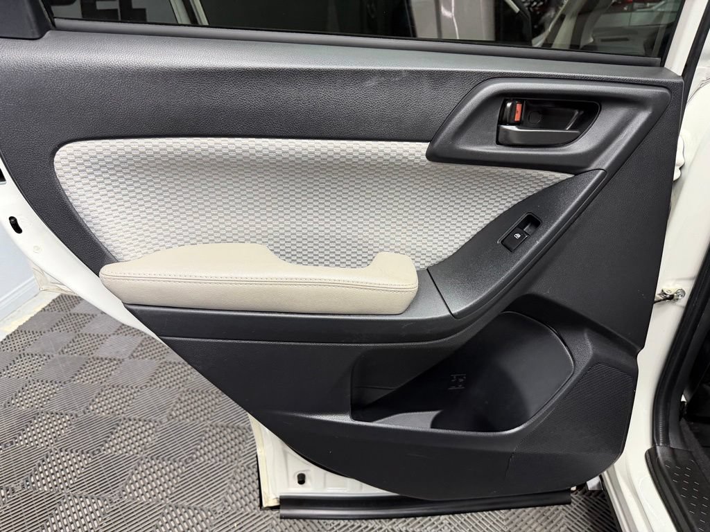 Used 2018 Subaru Forester 2.5i AWD/4WD image 40
