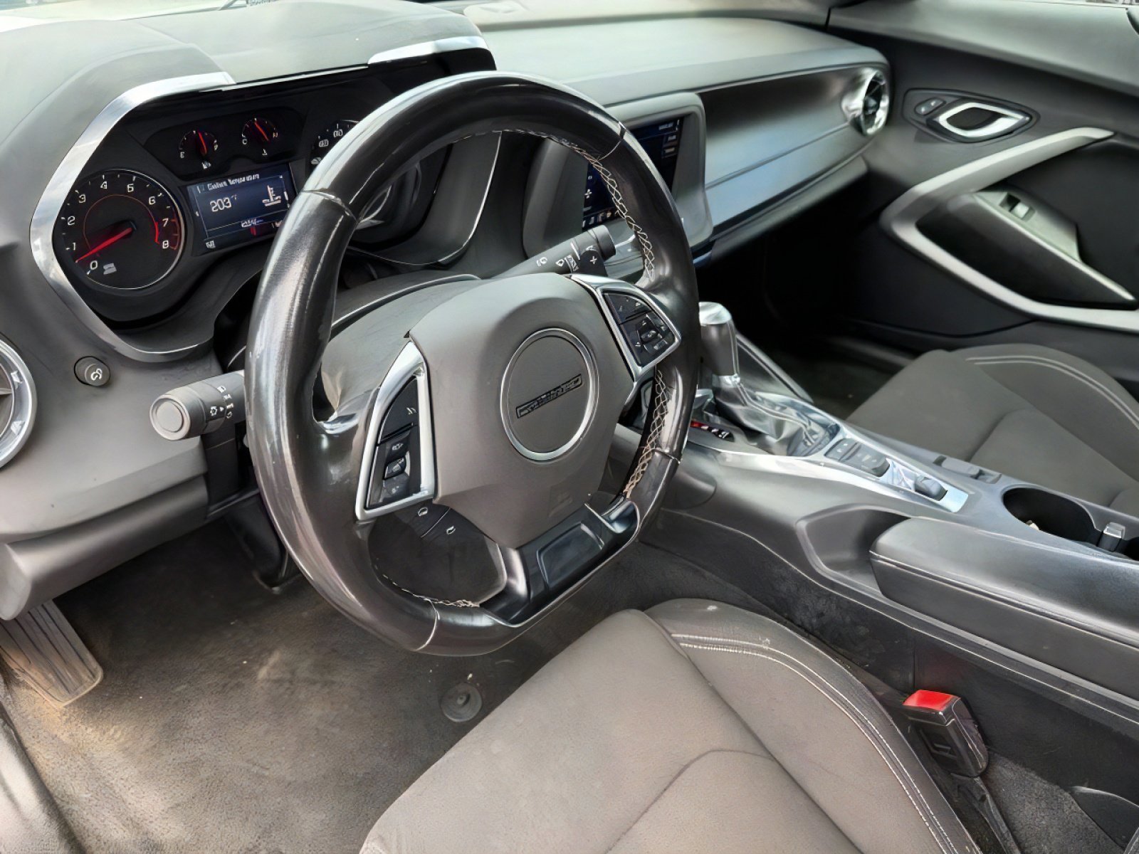 Used 2021 Chevrolet Camaro LT image 13