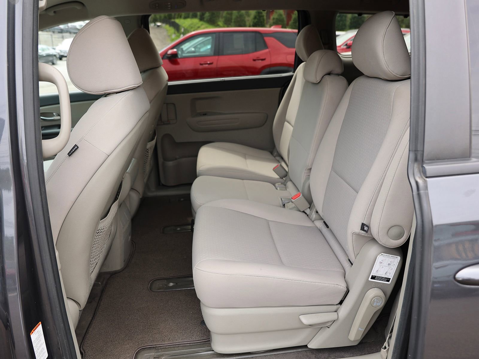 Used 2016 Kia Sedona LX w/ Option Group 020 FWD image 21