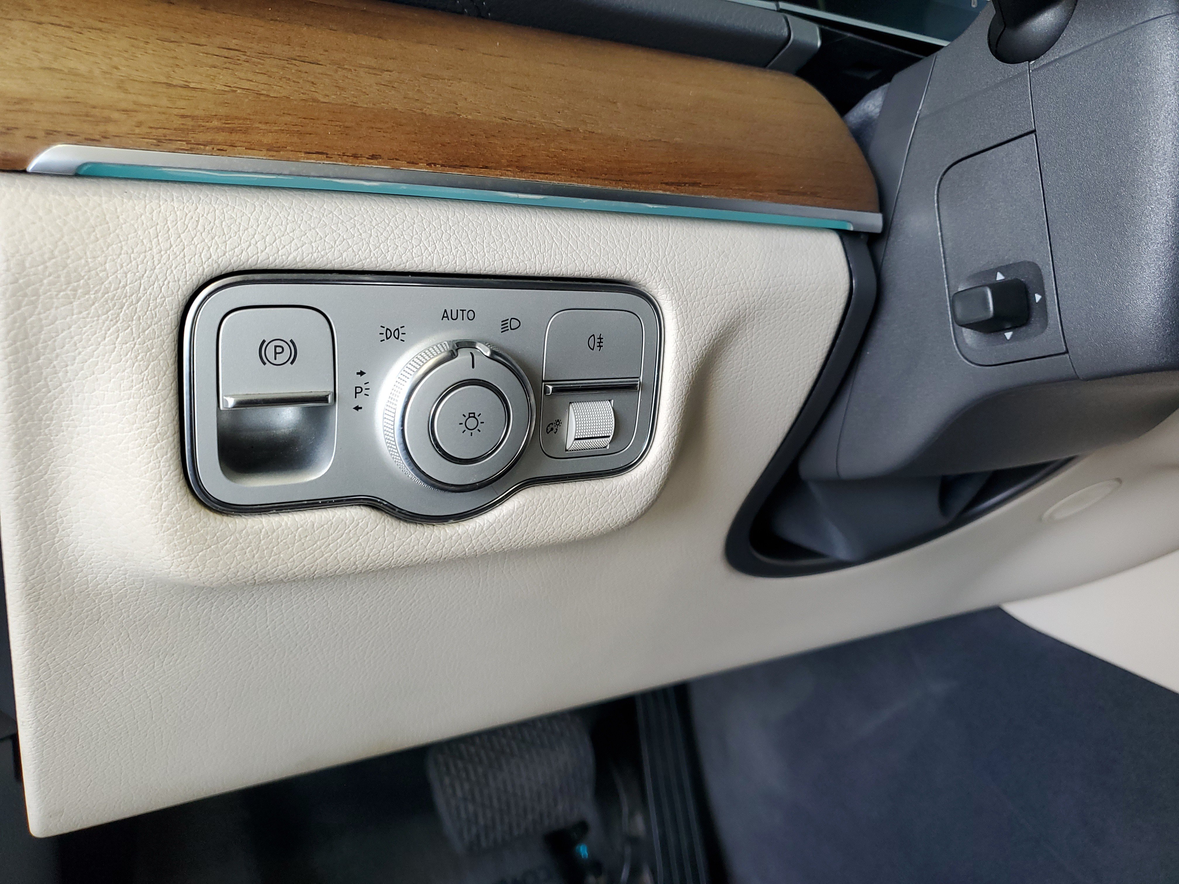 Used 2020 Mercedes-Benz GLS 450 4MATIC image 25