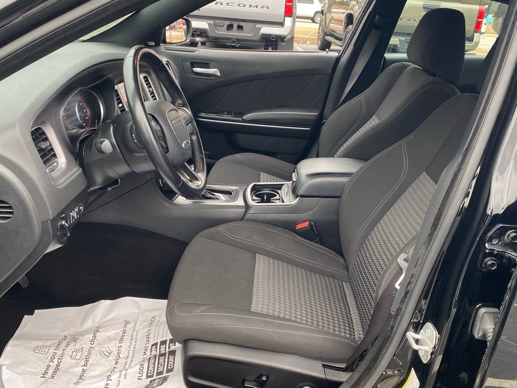 Used 2023 Dodge Charger SXT image 6