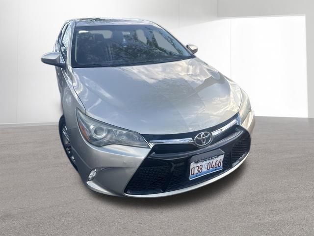 Used 2016 Toyota Camry SE w/ Moonroof Package FWD image 2