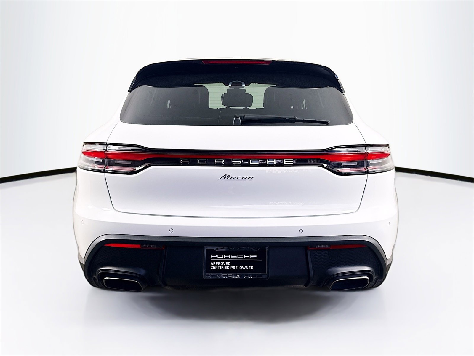 Certified 2024 Porsche Macan image 10