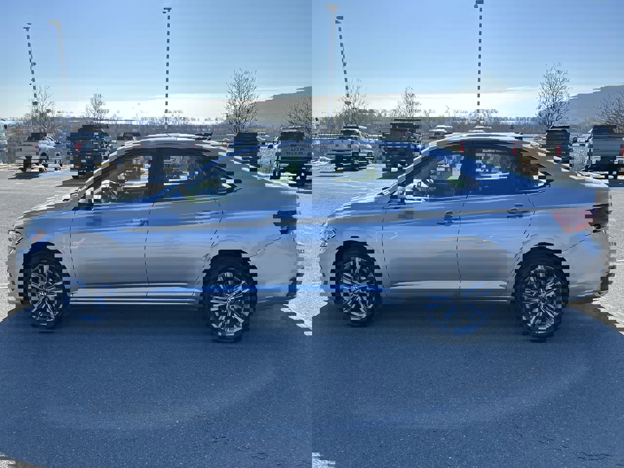 Used 2023 Volkswagen Jetta SE image 4