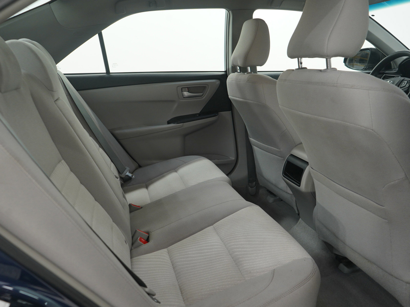 Used 2015 Toyota Camry LE image 12