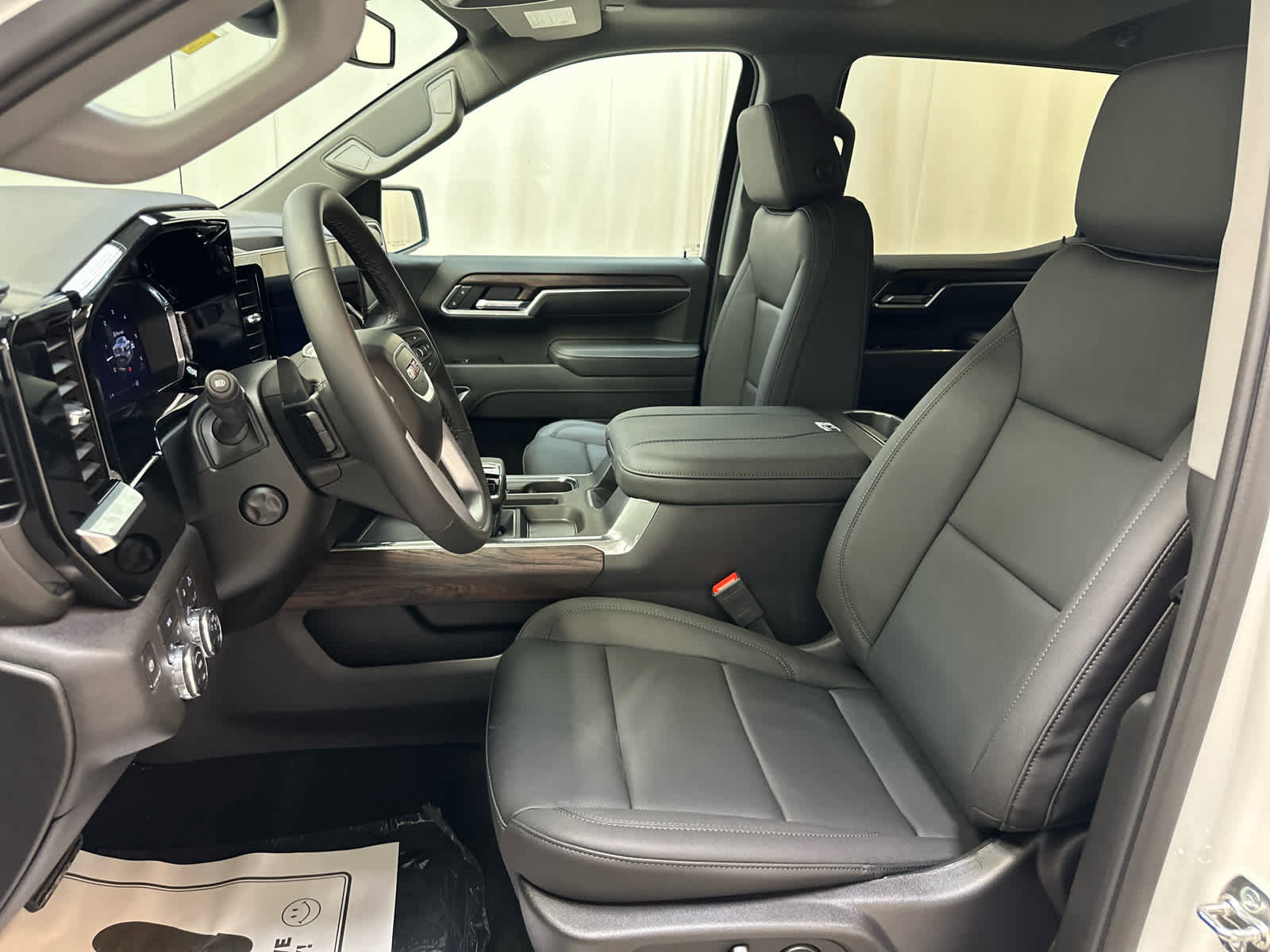 New 2026 GMC Sierra 1500 SLT w/ SLT Convenience Package image 4