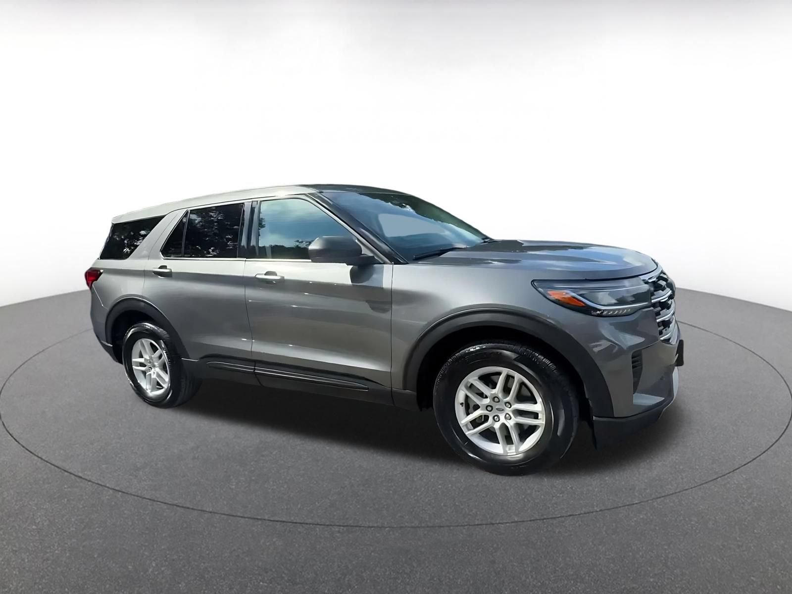 Used 2026 Ford Explorer Active AWD/4WD image 2