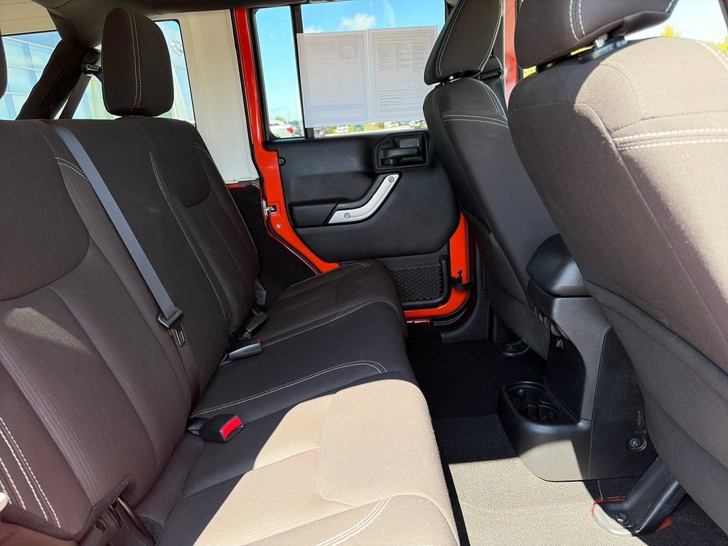 Used 2015 Jeep Wrangler Unlimited Sahara w/ Connectivity Group AWD/4WD image 32