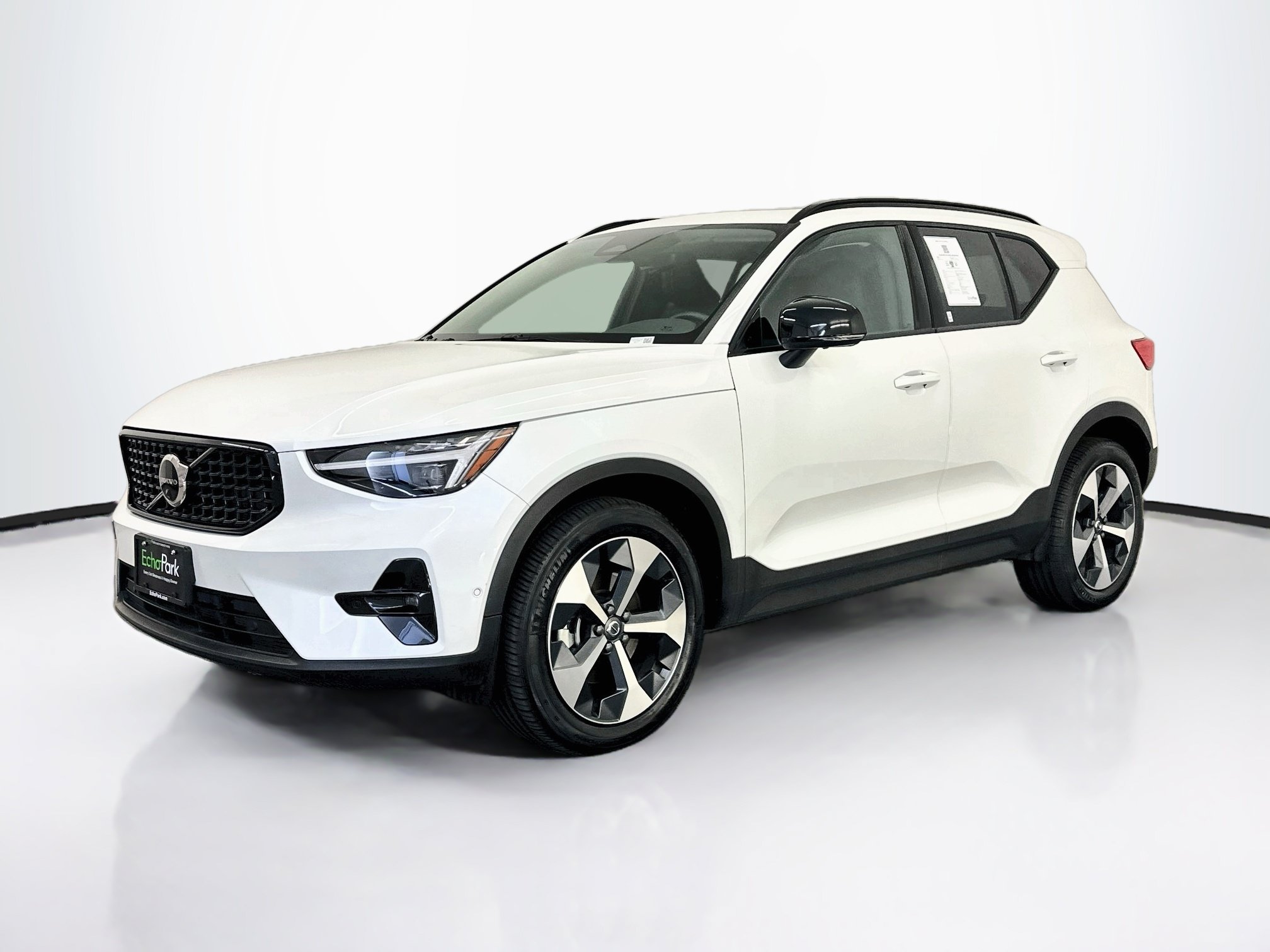 Used 2026 Volvo XC40 B5 Plus AWD/4WD image 3