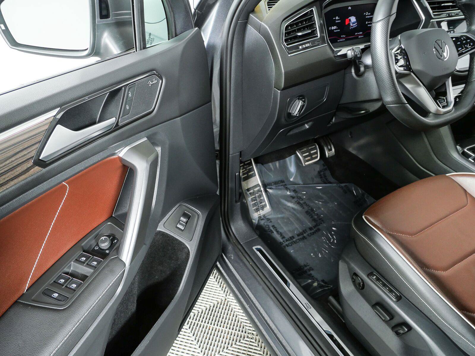 Used 2022 Volkswagen Tiguan SEL R-Line AWD/4WD image 8