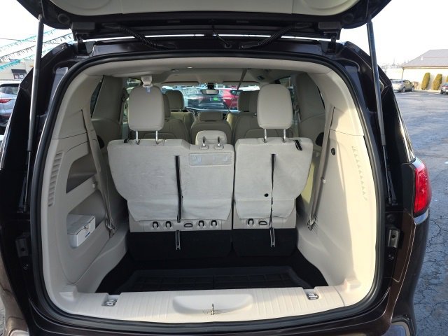 Used 2017 Chrysler Pacifica Touring image 44