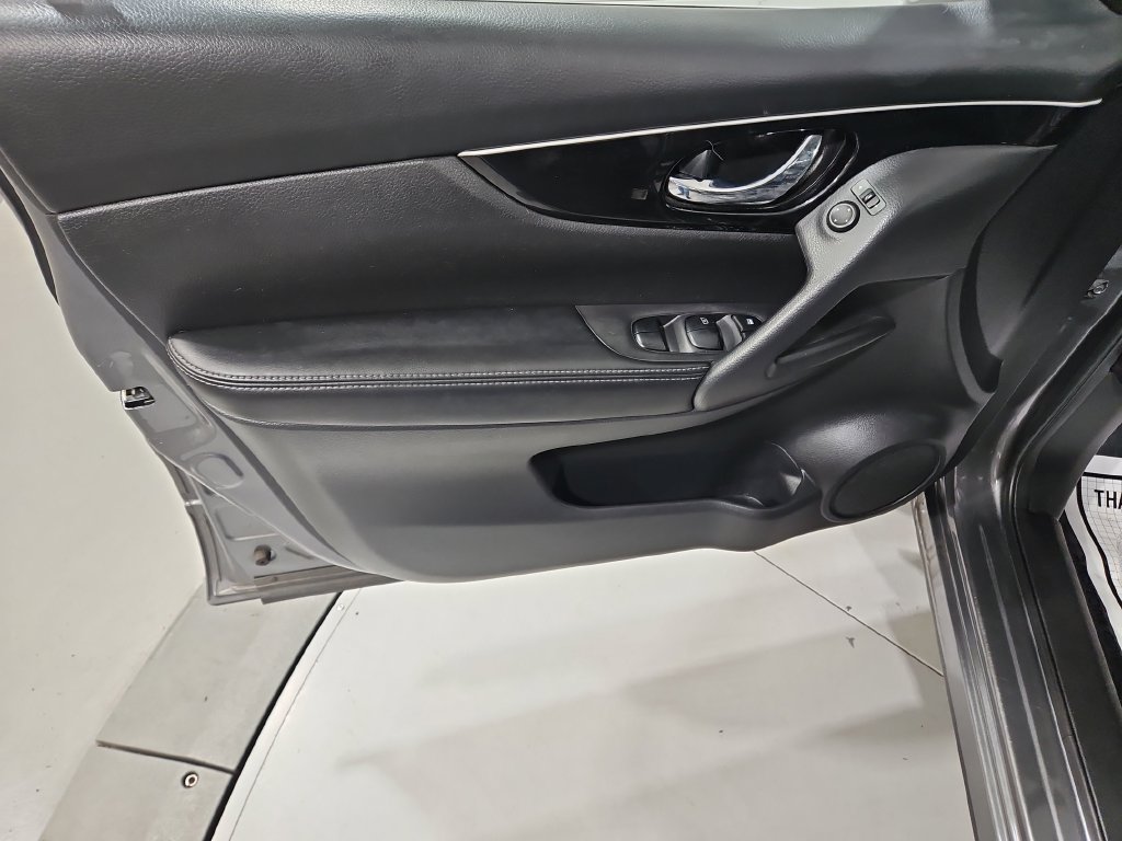 Used 2018 Nissan Rogue Sport SL FWD image 11