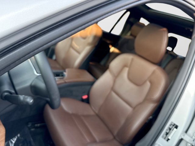 Certified 2023 Volvo XC90 B6 Plus w/ Protection Package AWD/4WD image 16