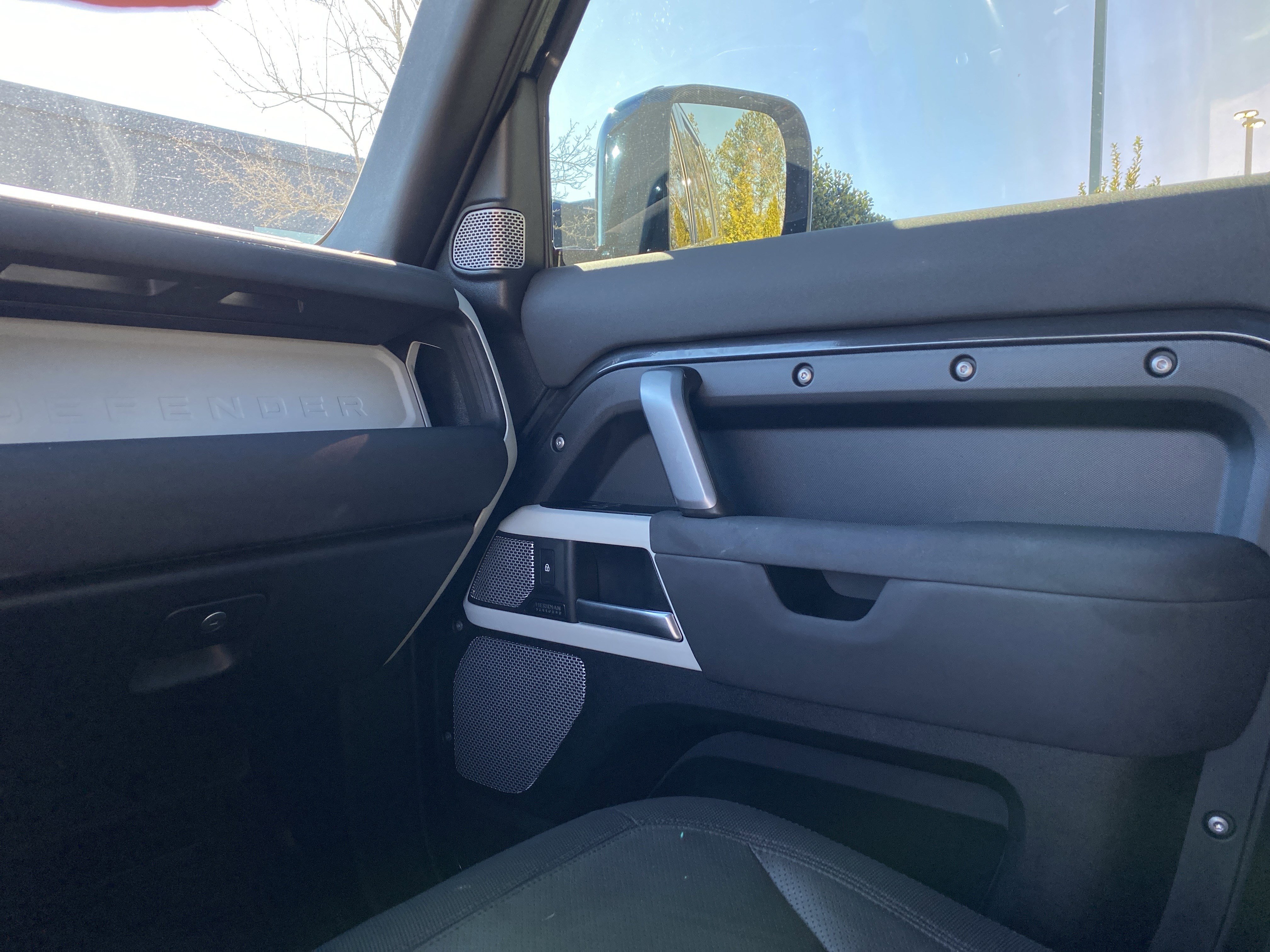 Used 2023 Land Rover Defender 130 X-Dynamic SE image 61