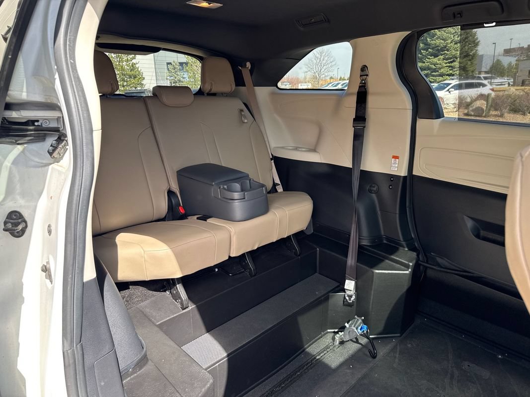 Used 2021 Toyota Sienna XLE AWD/4WD image 28
