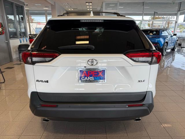 Used 2020 Toyota RAV4 XLE Premium image 4