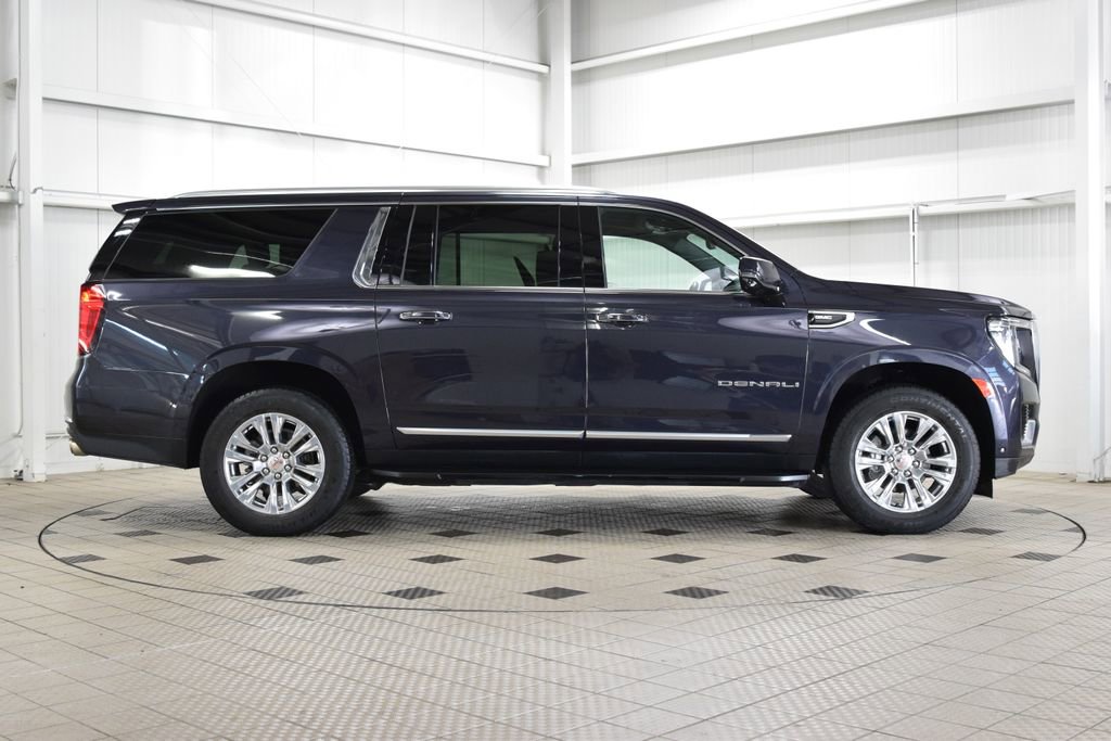 Used 2024 GMC Yukon XL Denali w/ Advanced Technology Package image 9