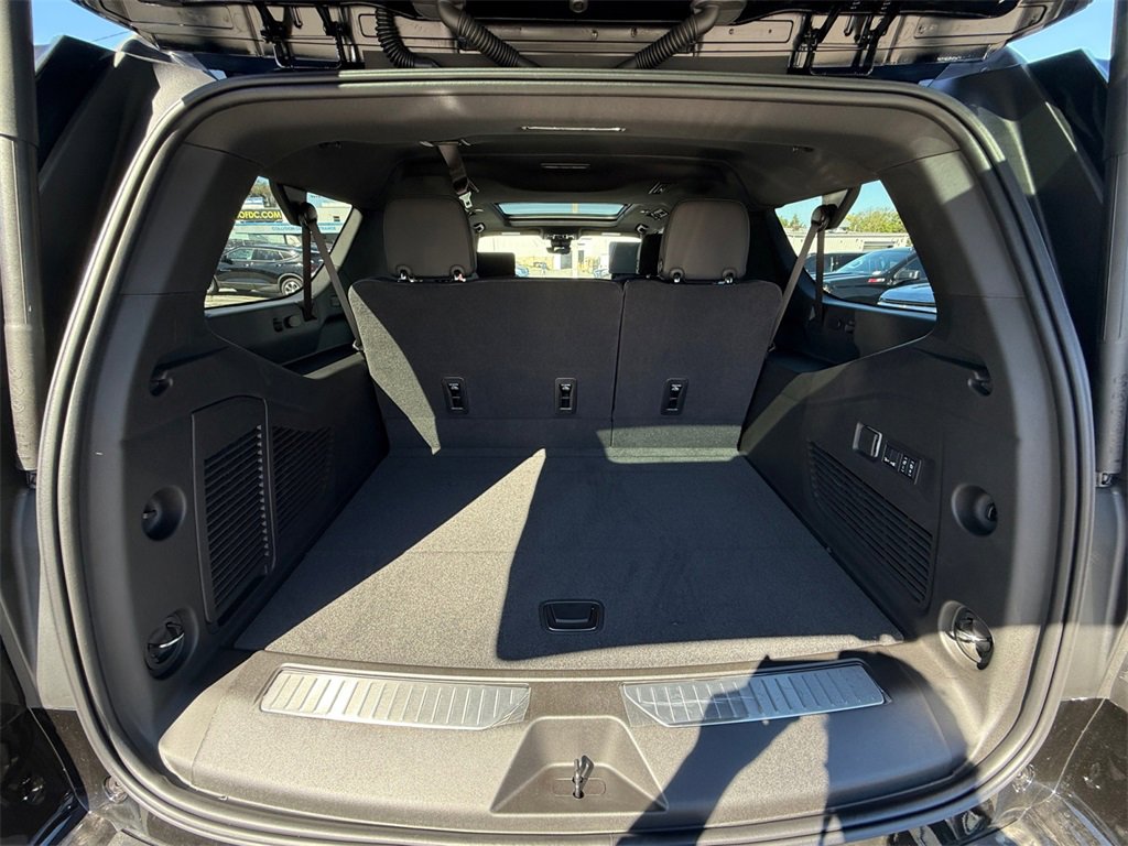 New 2026 Chevrolet Suburban Premier image 26