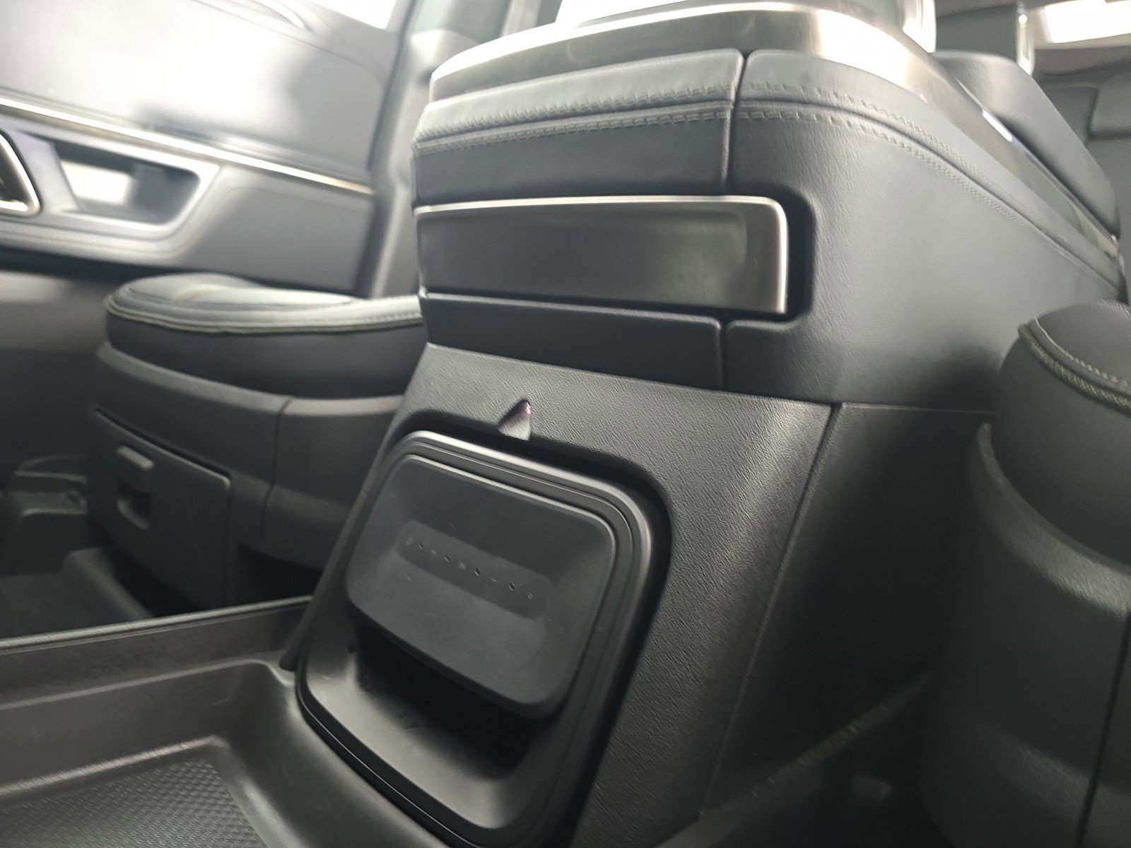 Used 2023 Rivian R1S Adventure AWD/4WD image 31